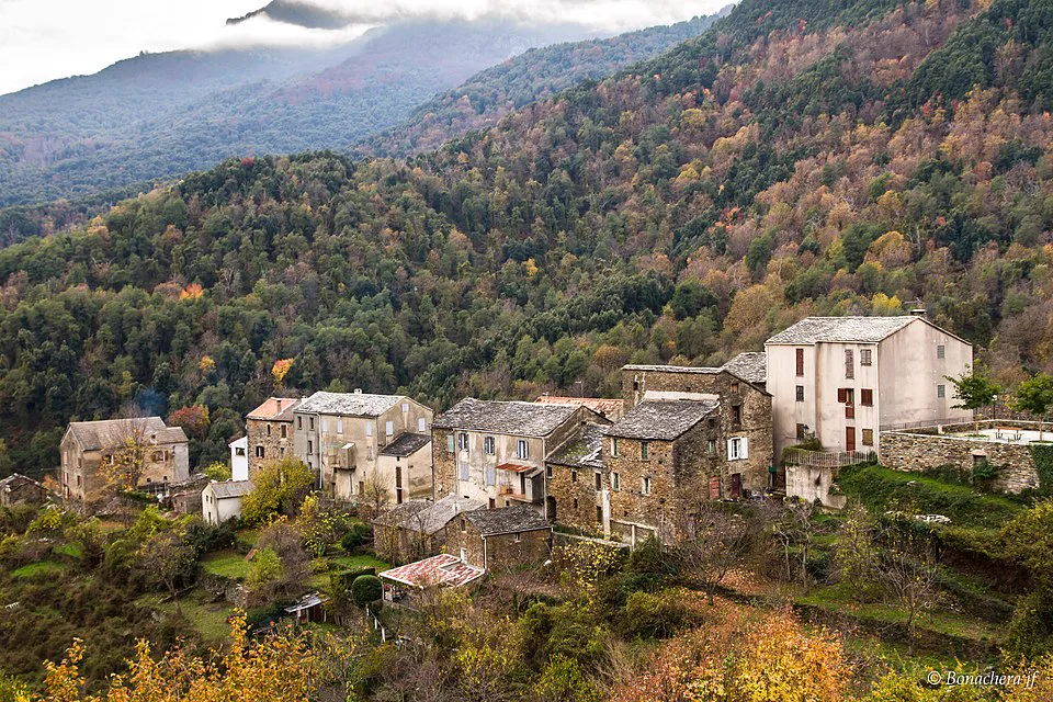 La pieve d'Orezza, village de Pie-d'Orezza en Castagniccia, Haute-Corse