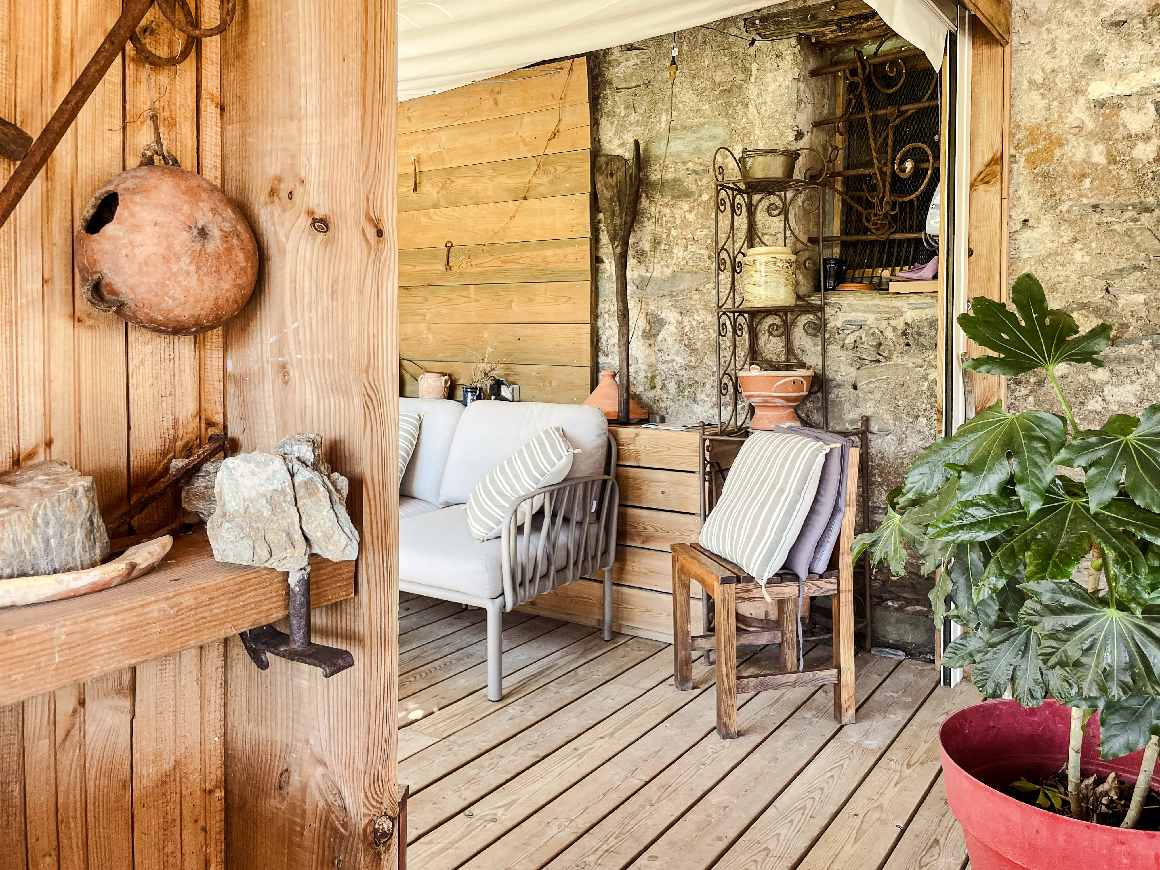 Restaurant de Castellu d'Orezza, service du petit déjeuner corse en Castagniccia